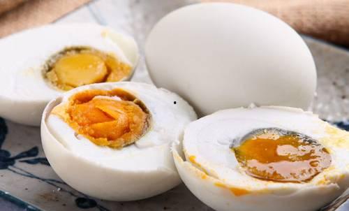 吃咸鸭蛋可以吃瓜吗,美味双享的饮食新主张