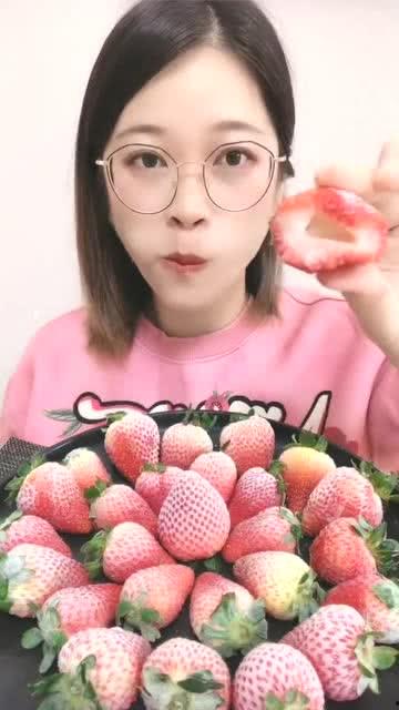 草莓妹吃瓜,揭秘娱乐圈那些不为人知的幕后故事