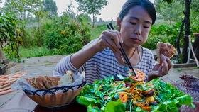 小勇腕力吃瓜,吃瓜群众见证奇迹时刻